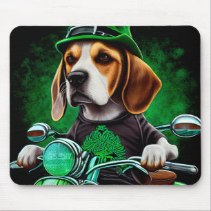 Mousepad Cachorro Beagle dirigindo bicicleta no Dia de São