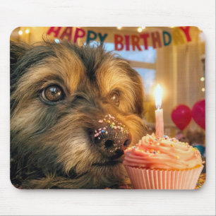 Mousepad Cachorro Desgrenhado com um Bolo de Aniversário