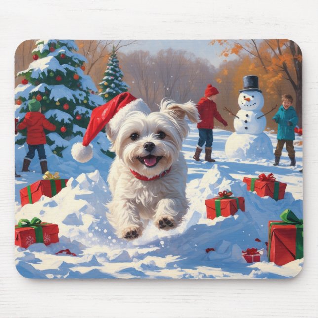 Mousepad Cachorro Maltês Correndo na Neve com Chapéu de Nat (Frente)