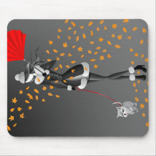 Mousepad Cachorro passeando por folhas de outono pretas
