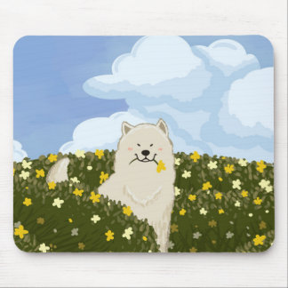Mousepad Cachorro Samoyed Fofo em Campo de Flores Amarelas
