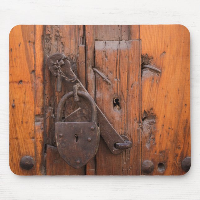 Mousepad Cadeado em porta de madeira (Frente)