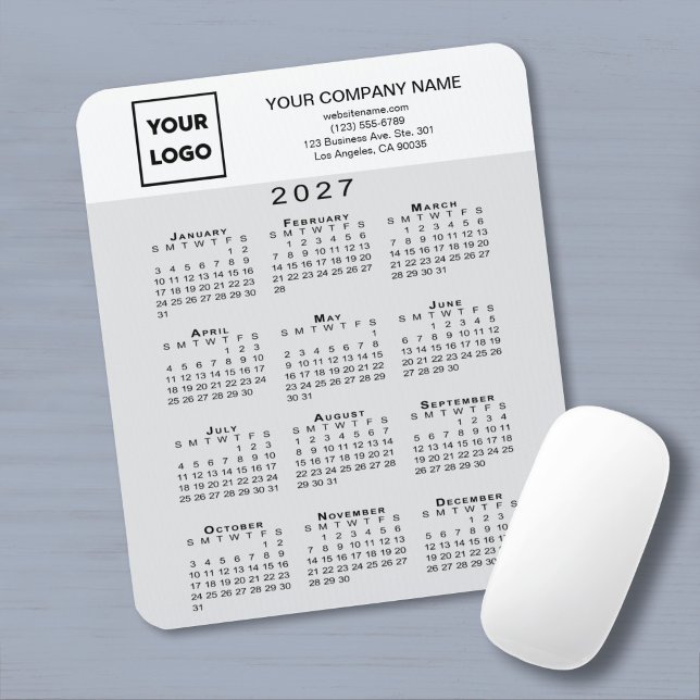 Mousepad Calendário 2027 Logo Texto Cinza Claro Branco Negó (2027 Calendar Business Logo Text Light Grey White Mouse Pad in situ)