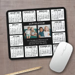 Mousepad Calendário com Foto no Centro<br><div class="desc">Colagem de duas fotos com um calendário e sala 2024 para adicionar algumas linhas de texto. Um item divertido para o Ano Novo a ser usado no escritório ou em casa. Adicionar 2 fotos quadradas a este design.</div>