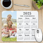 Mousepad Calendário de 12 Meses da Família Moderna de Fotog<br><div class="desc">Apresentando o Calendário do Mousepad da Família Moderna de 2025! Esse acessório versátil combina perfeitamente a funcionalidade com estilo, perfeito para qualquer escritório doméstico ou espaço de trabalho. Apresentando um design simples e elegante, este painel de mouse inclui um calendário conveniente para fácil referência ao longo do ano. O que...</div>