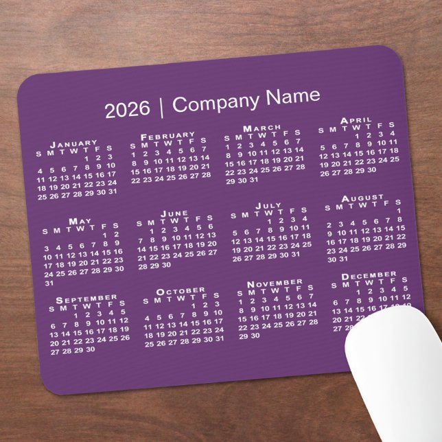 Mousepad Calendário Simples 2026 Nome da Empresa em Roxo (Simple 2026 Calendar Company Name on Purple Mouse Pad, in situ)