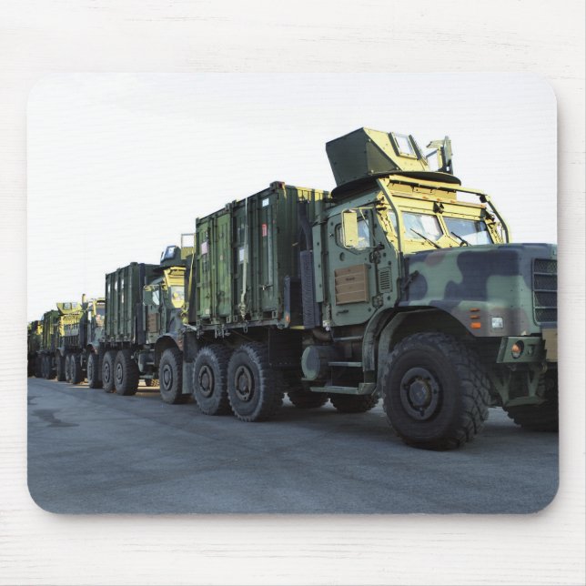 Mousepad Caminhões blindados sentam-se no cais em Morehead  (Frente)
