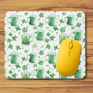 Mousepad Canecas de Cerveja Verde Elegantes e Trevos Branco