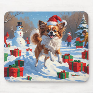 Mousepad Cão Papillon Correndo na Neve com Chapéu de Natal