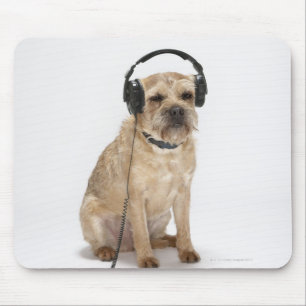 Mousepad Cão pequeno que veste fones de ouvido