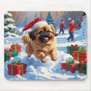Mousepad Cão Pequinês Correndo na Neve com Chapéu de Natal