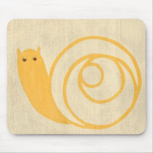 Mousepad Caracol Amarelo no Fundo do Creme