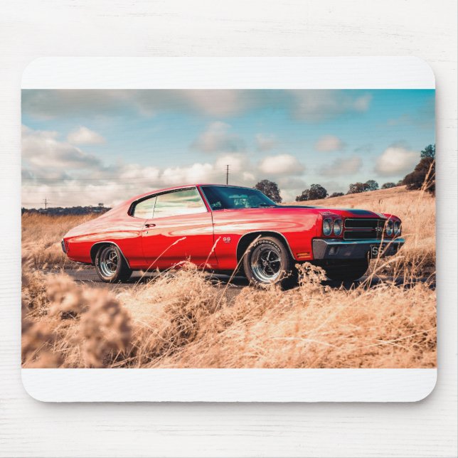 Mousepad Carro Muscular Vermelho na grama. (Frente)