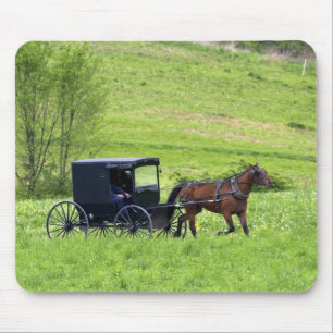 Mousepad Carroça e cavalo Amish perto de Berlim, Ohio.