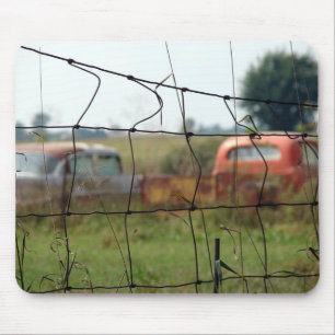 Mousepad Carros e Caminhões Enferrujam em um Campo Rural