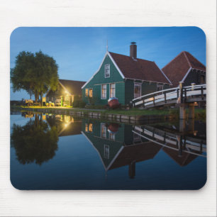 Mousepad Casa de fazenda de queijo no crepúsculo na Holand