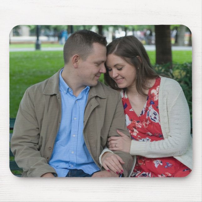 Mousepad Casal Romântico Sentado Junto (Frente)