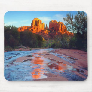 Mousepad Catedral Rocha refletindo em Oak Creek no Sunset