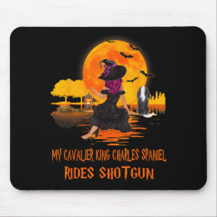 Mousepad Cavalier Anda de Espingarda Cachorro e Bruxa Engra