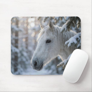 Mousepad Cavalo Branco em Pinheiro Nevado