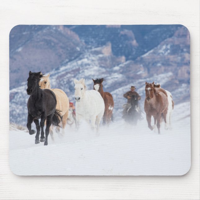 Mousepad Cavalo Correndo Através da Neve (Frente)