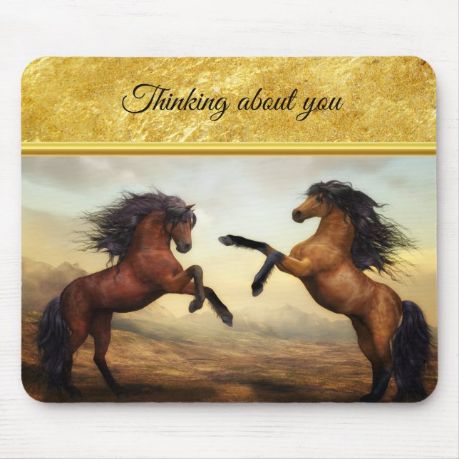 Mousepad Cavalos Frísia Rascunhos em um vale de montanha ro (Frente)