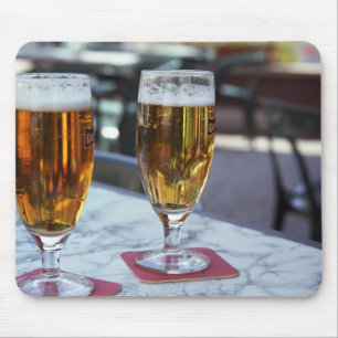 Mousepad Chablis; duas cervejas geladas a 42 graus em um ve