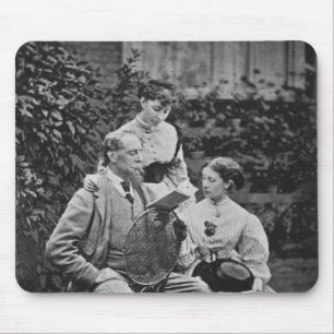 Mousepad Charles Dickens com as duas de suas filhas