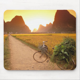 Mousepad China, Guangxi. Yangzhou, Bicicleta no país