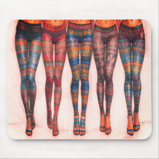 Mousepad Cinco Mulheres em Fila em Leggings em Laptop Gross