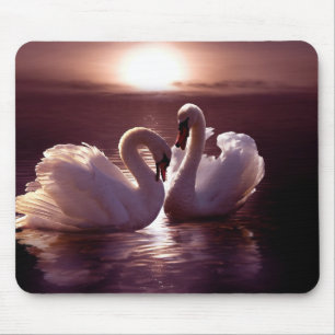 Mousepad Cisnes Loving que formam um coração