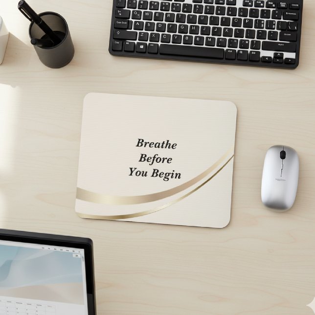 Mousepad Citação Minimalista em Bege e Dourado  (Criador carregado)