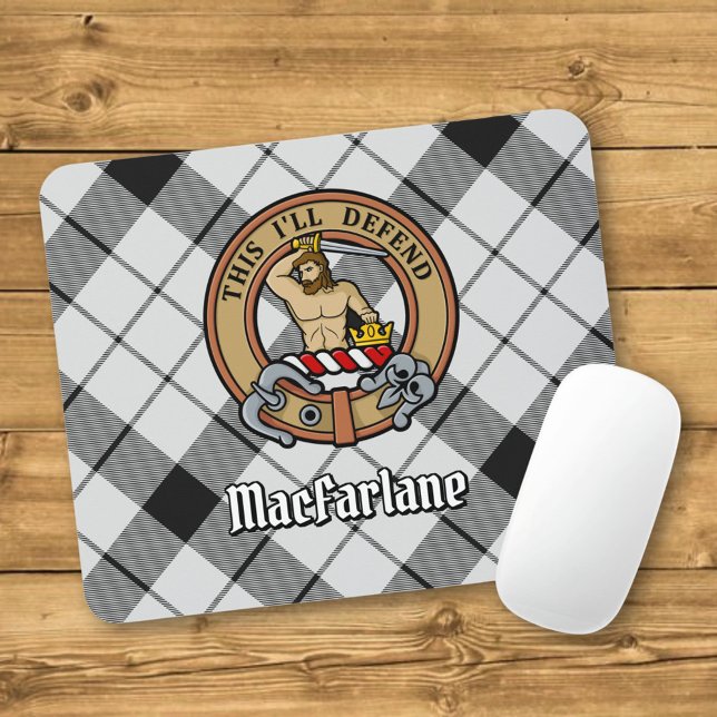 Mousepad Clan MacFarlane Crest sobre Tartan Preto e Branco (Criador carregado)