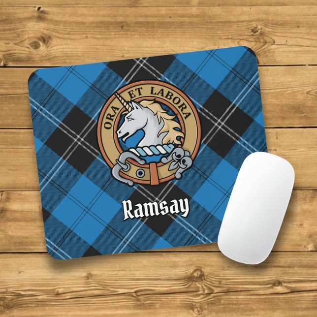 Mousepad Clan Ramsay Crest sobre Blue Hunting Tartan (Criador carregado)