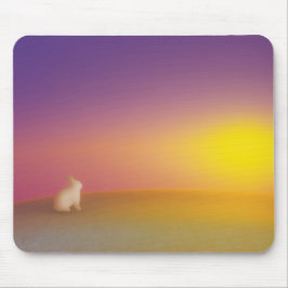 Mousepad Coelho Branco Bonito no Monte Grassy no nascer do