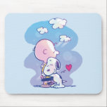 Mousepad Conforto e segurança | Charlie & Snoopy Hug<br><div class="desc">Veja este design de amendoins super fofo com Charlie Brown e Snoopy.</div>
