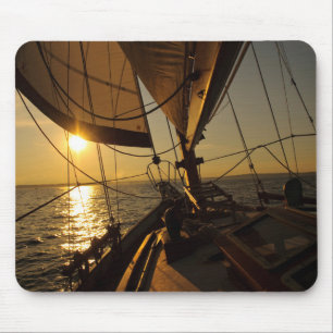 Mousepad Convés do Barco à Vela, Rumando para o Sol Poente