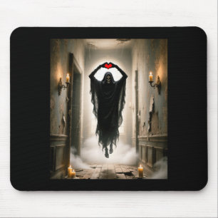 Mousepad Coração vermelho fantasmagórico mãos rosto assusta