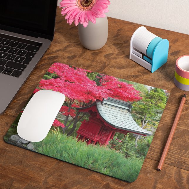 Mousepad Corneta do Jardim Japonês e Folhas Vermelhas de Ma (In Situ)