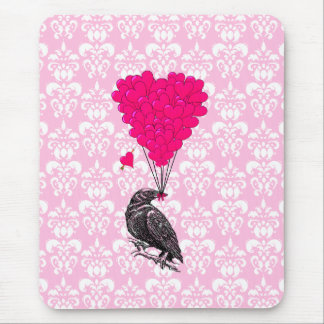 Mousepad Corvo e coração em damasco rosa