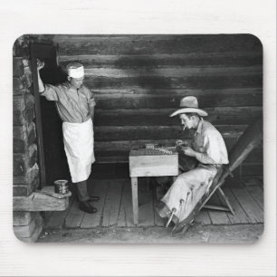 Mousepad Cozinheiro que olha um vaqueiro jogar cartões
