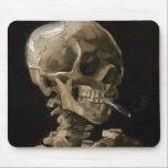 Mousepad Crânio com cigarro queimado Vincent van Gogh Art<br><div class="desc">Vincent van Gogh (neerlandês, 1853-1890) Skull of a Skeleton with Burning Cigarette, 1885-86, Oil on canvas Unframed: 32 cm × 24, 5 cm (13 pol. × 9, 6 pol.) Trabalhos preparatórios de Vincent van Gogh. Essa pequena pintura faz parte da coleção permanente do Museu Van Gogh, em Amsterdã. Foi pintado...</div>