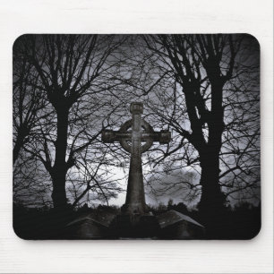 Mousepad Cruz cercada por árvores