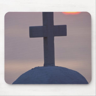 Mousepad Cruz no topo de uma igreja ao pôr do sol, Mykonos,