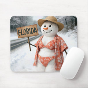 Mousepad Dama Boneco de Neve Pegando Carona com uma Placa d
