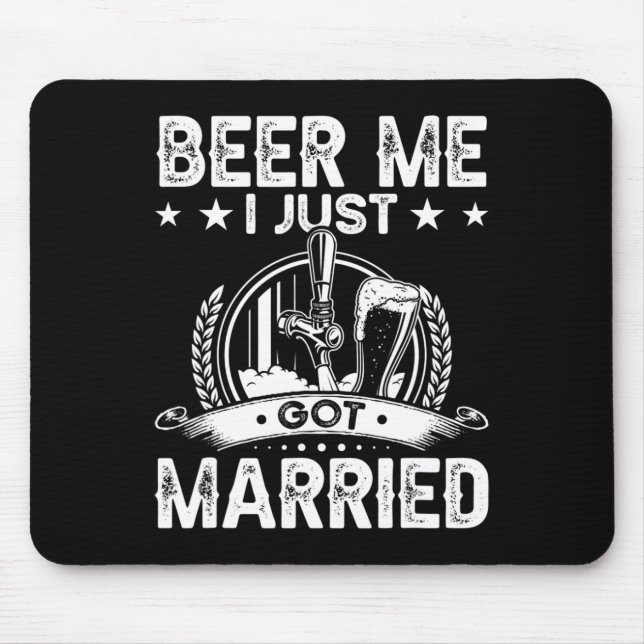Mousepad Dê-me Cerveja Acabei de Me Casar Piada de Casament (Frente)