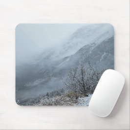 Mousepad de Vale de Montanha de Inverno Nebuloso