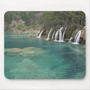 Mousepad Depósitos minerais tornam as cachoeiras e claras