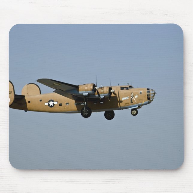 Mousepad Diamond Lil B-24 Bombardeiro, pousando em Oshkosh, (Frente)