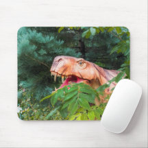 Dinossauro na floresta. 